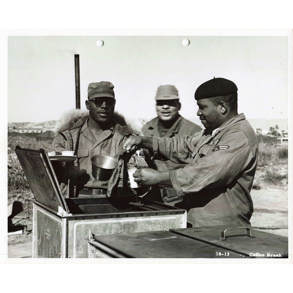 Vintage Coffee Break Press Photo African American Military Servicemen 18-13
